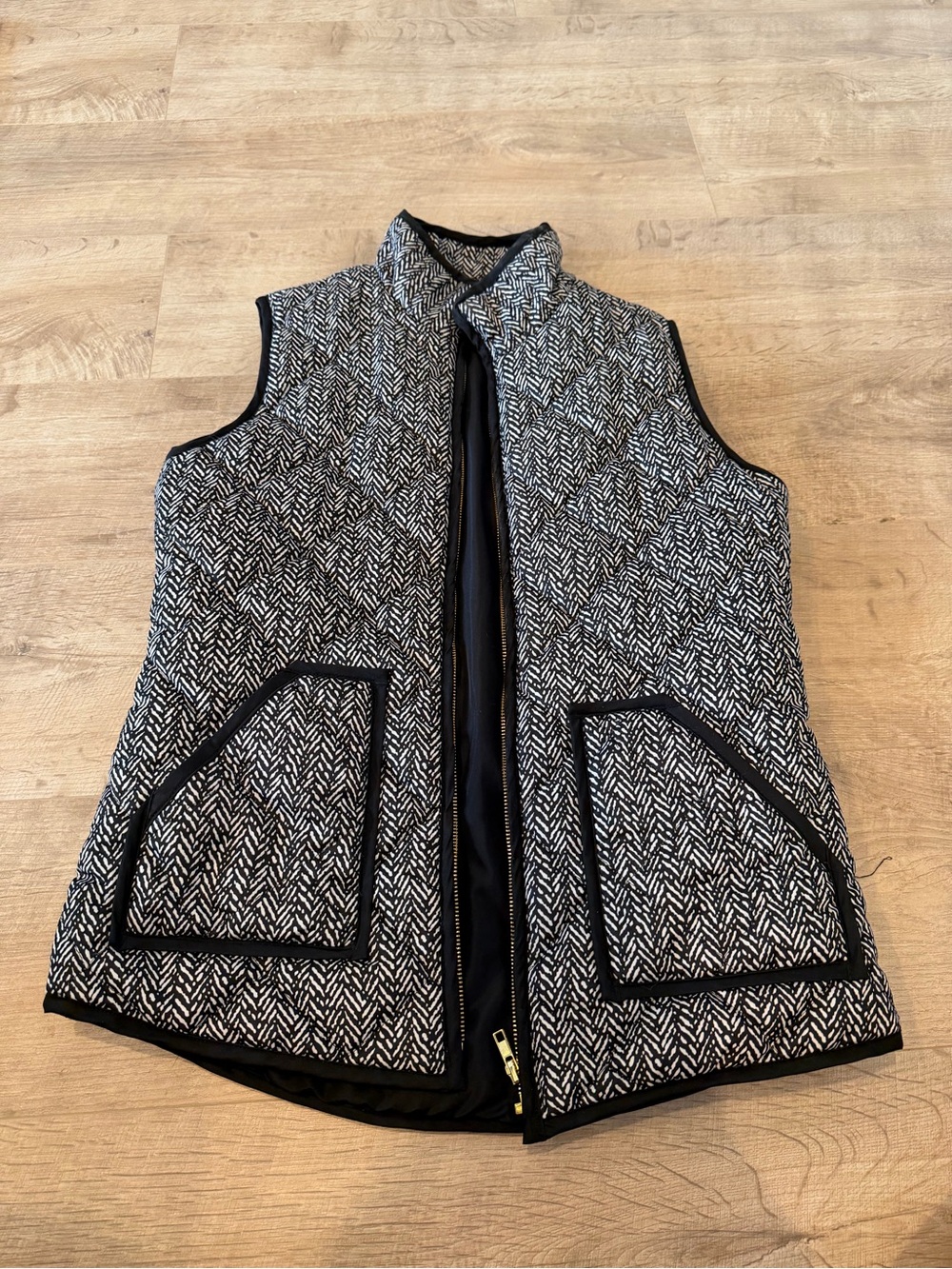 Woven Herringbone Quilted Vest - Black & White
